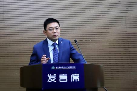 快盈VIII官网副经理，中国文化产业管理专业委员会会长李向民教授致欢迎辞_看图王